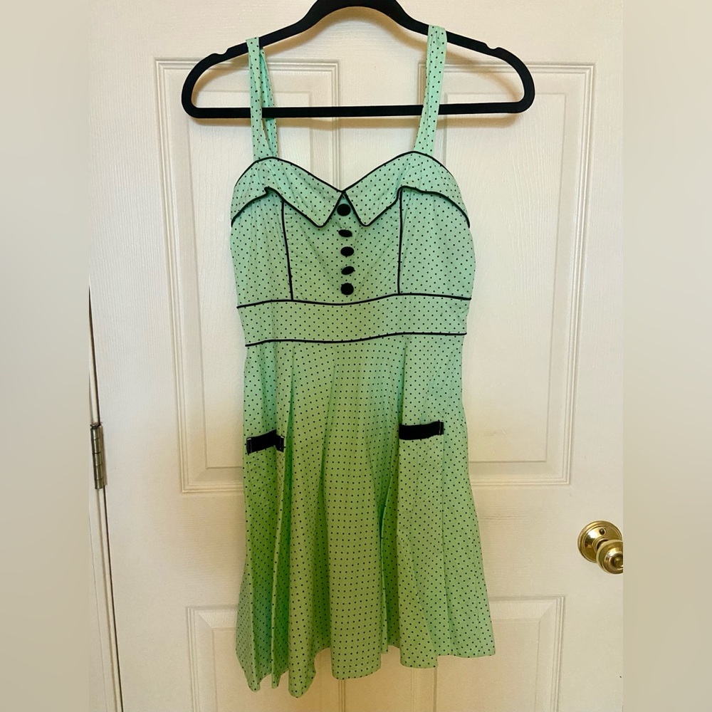 Hellbunny Vixen Halter Dress
Mint 
Size Small 
Worn Once